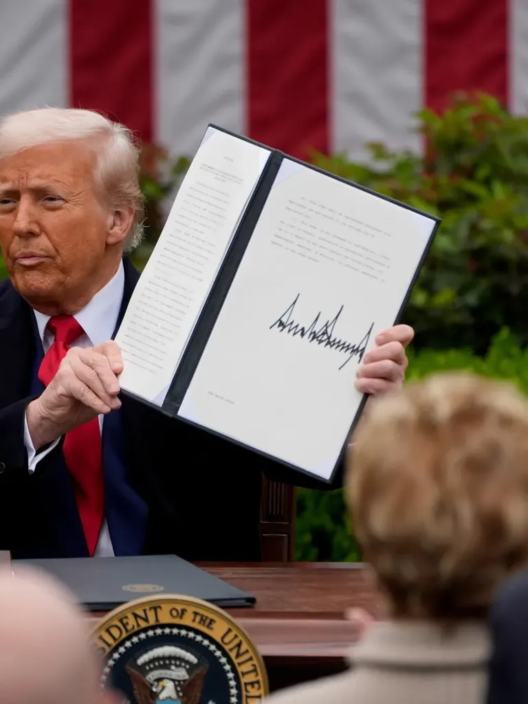 Tariff announcement from the US (image credits: Bloomberg)